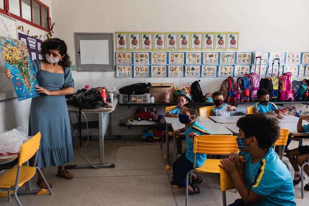 Contagem apresenta Projeto de Lei de 38% de aumento na educação - Luci Sallum/PMC