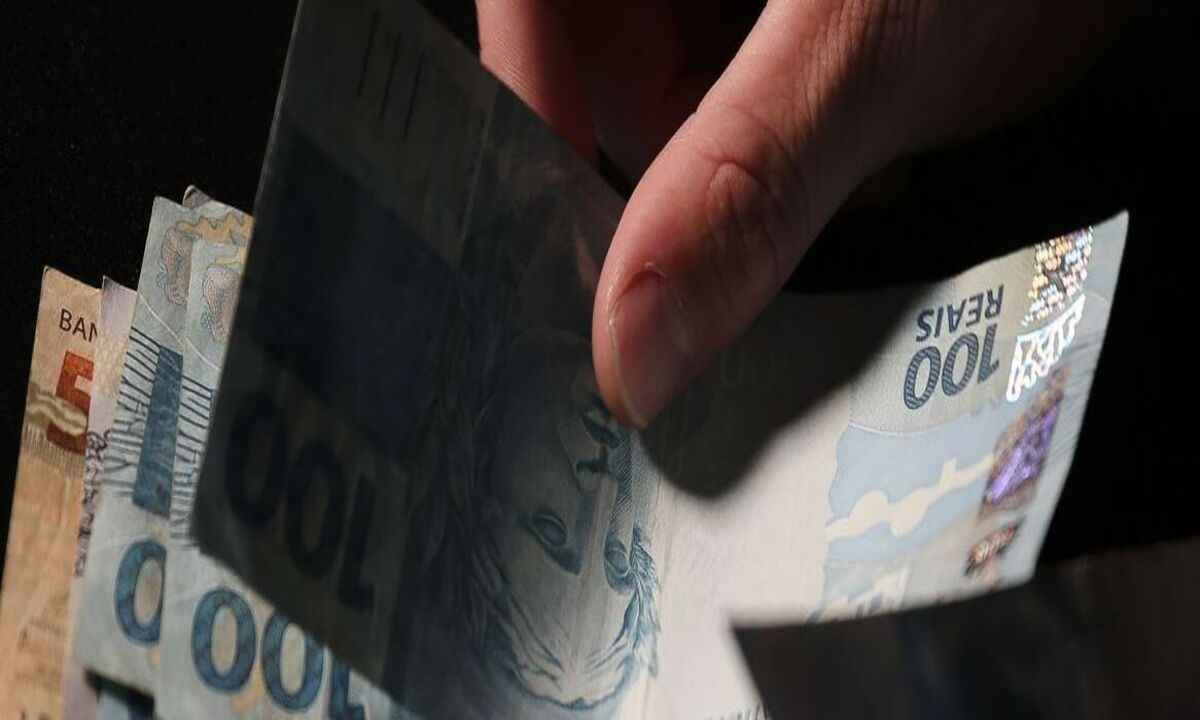 Nascidos de 1968 a 1983 podem agendar retirada de valores esquecidos - José Cruz/Agência Brasil 