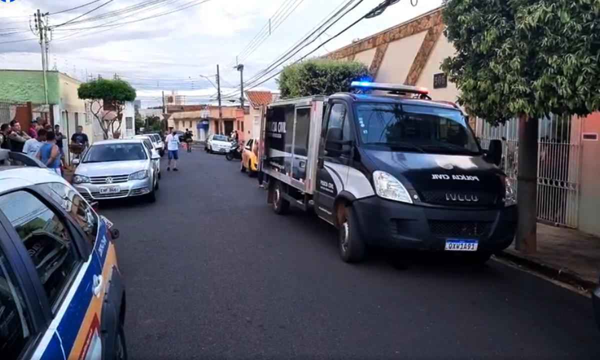 Polícia procura travesti suspeita de matar homem estrangulado com toalha - Facebook Boca no Trombone/Divulgação