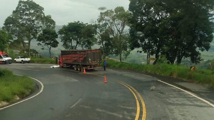 Motociclista derrapa e morre em acidente com caminhão no Sul de Minas - Redes Sociais
