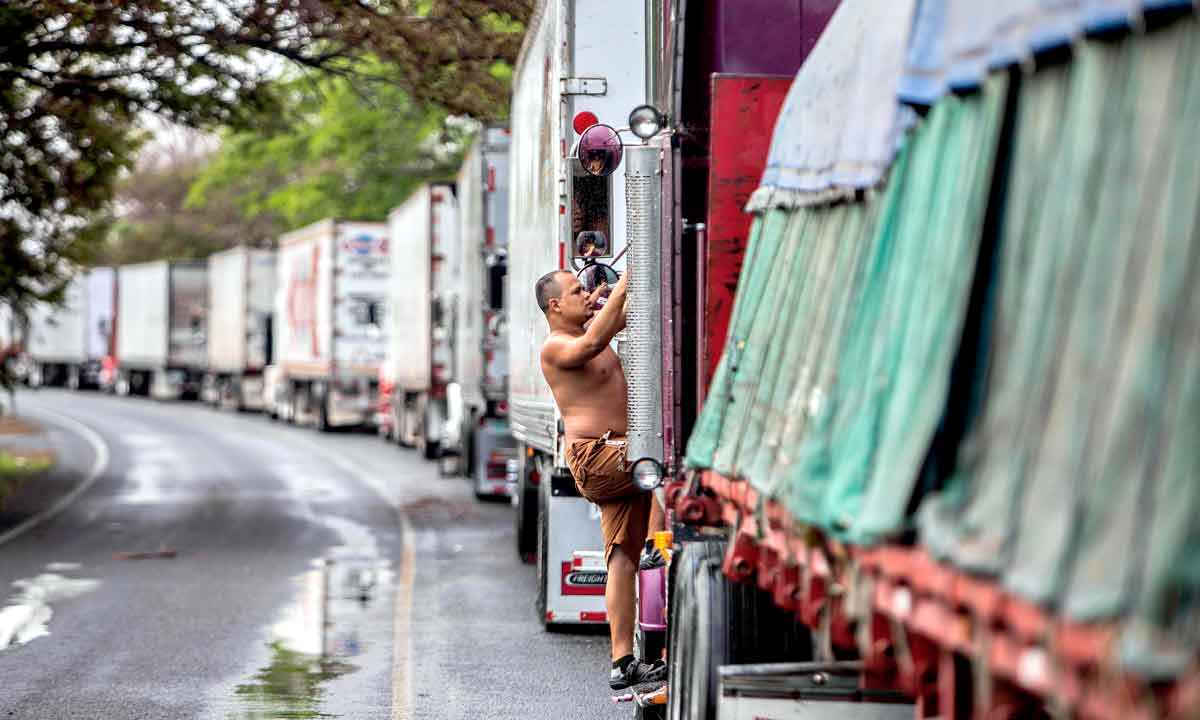 Setor de carga admite grave risco de greve de caminhoneiros - INTI OCON/AFP - 28/5/20