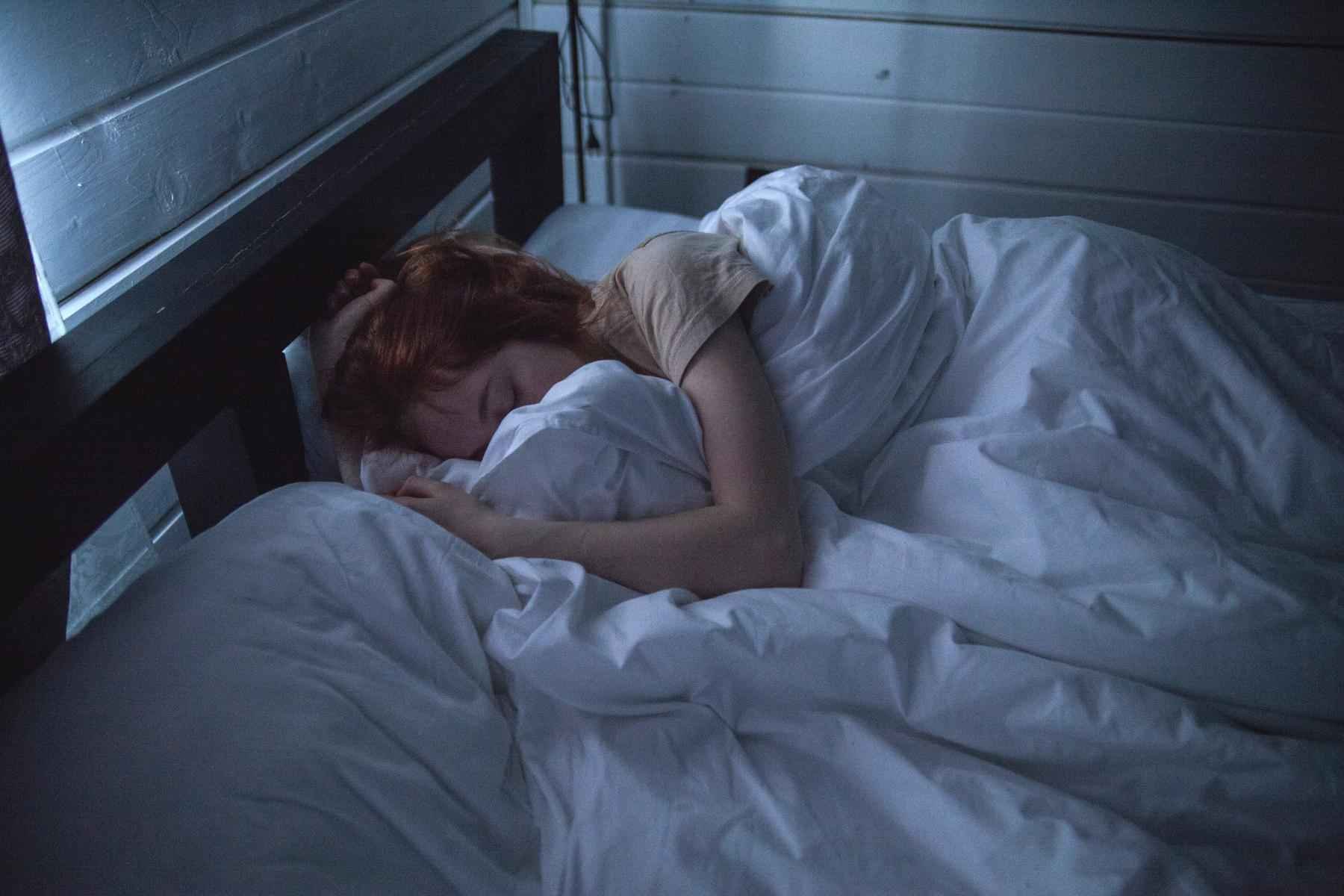 Especialistas alertam sobre os riscos de noites maldormidas - Ivan Oboleninov/Pexels