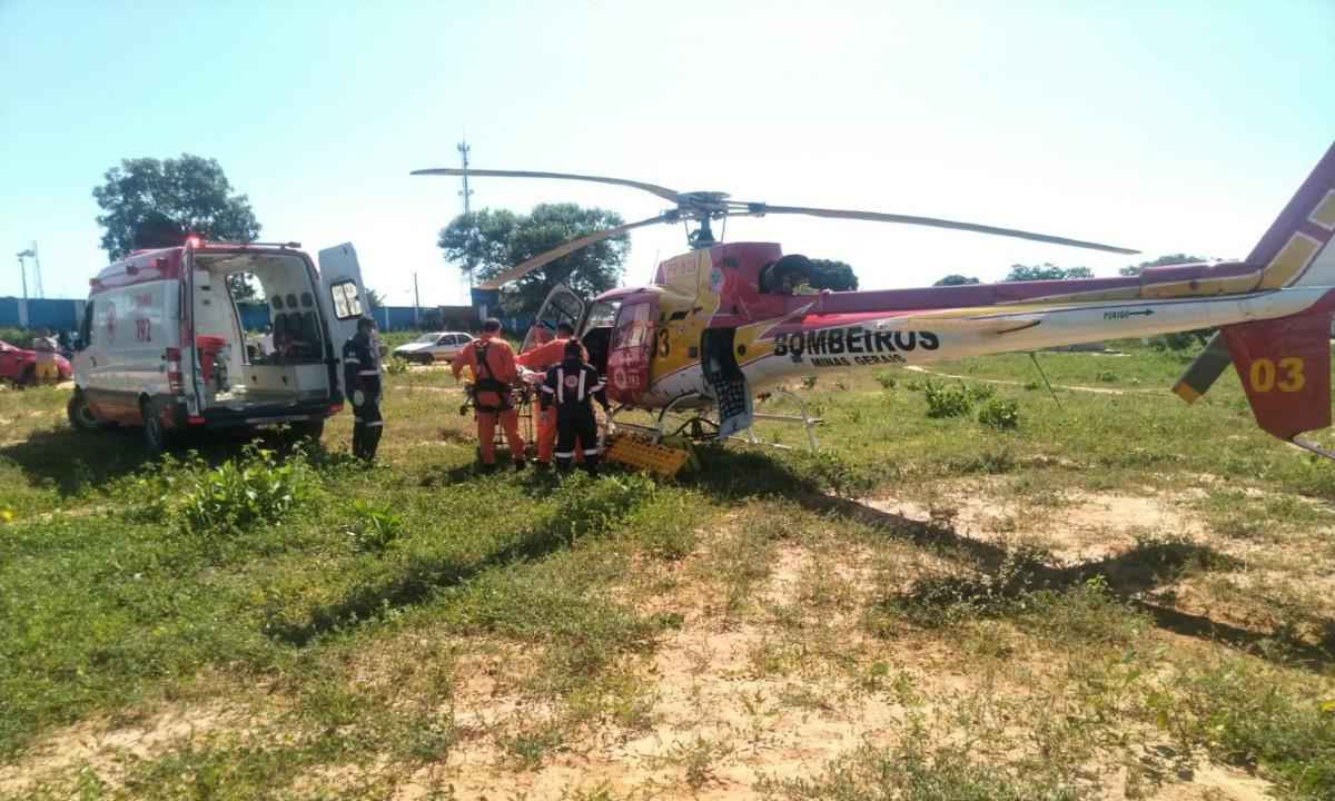 Homem se aproxima para filmar decolagem de avião e acaba atingido - Corpo de Bombeiros/Divulgação