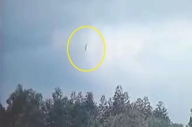 Vídeo mostra avião chinês caindo em alta velocidade antes de atingir o solo - CCTV/Reprodução