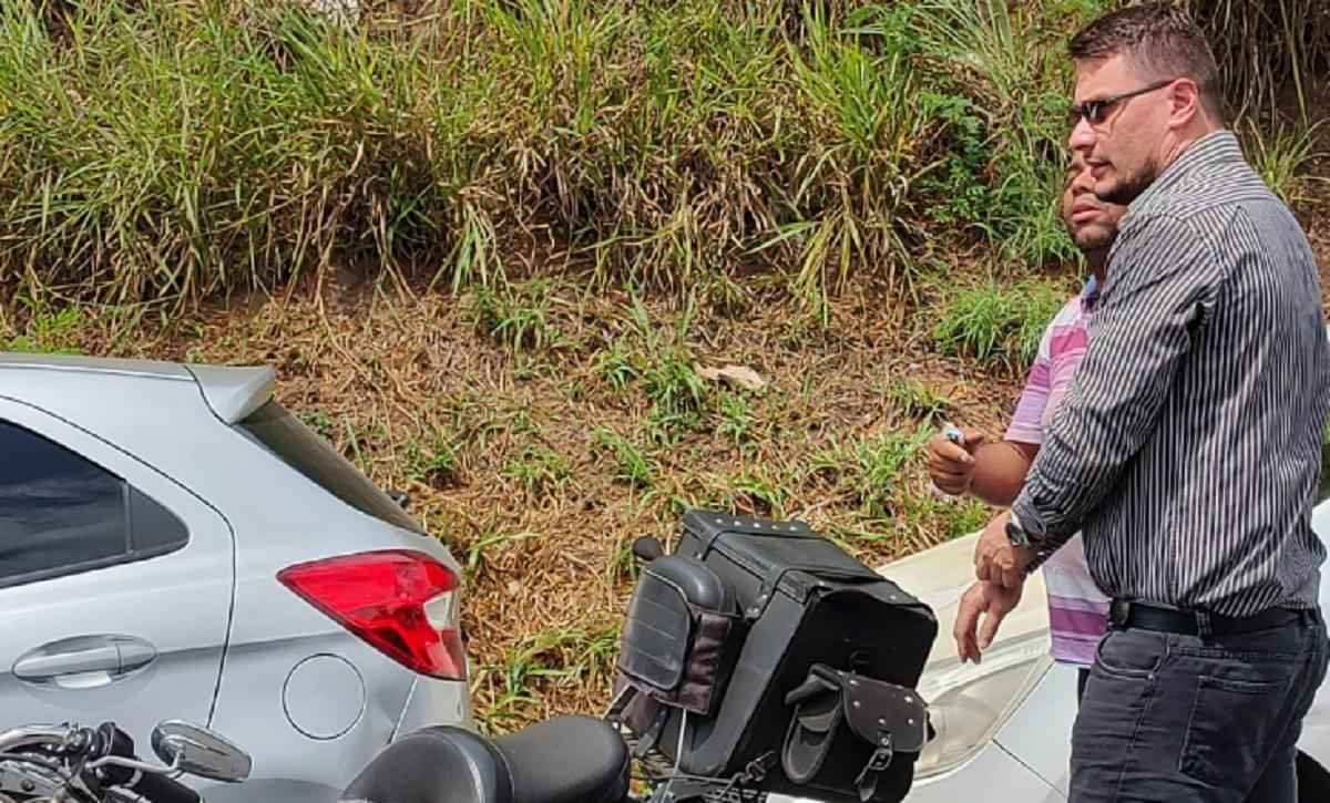 Estudante relata agressão de policiais ao tentar passar por greve na MG-010 - Jair Amaral/EM/D.A Press
