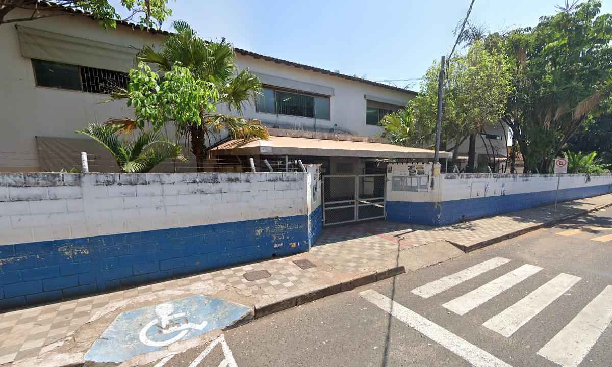 Alunos e professor são assaltados dentro de escola em Minas - Reprodução/Google Street View