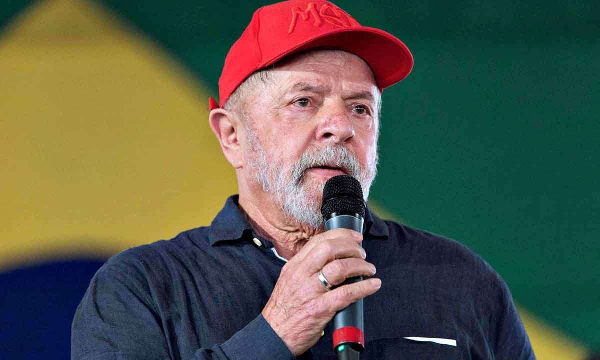 Nova pesquisa confirma polarização entre Lula e Bolsonaro nas eleições - Ricardo CHICARELLI / AFP