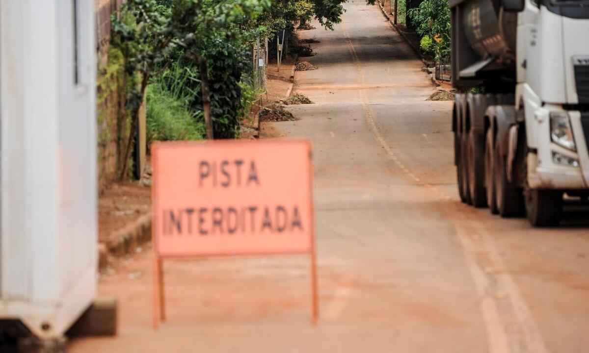Construtoras afirmam que obras públicas vão parar sem correção de contratos - Leandro Couri/EM/DA Press