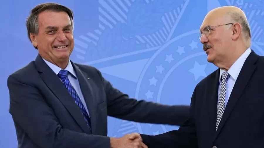 Parlamentares entram com notícia-crime contra Bolsonaro e Milton Ribeiro - CLAUBER TOLEDO/PR