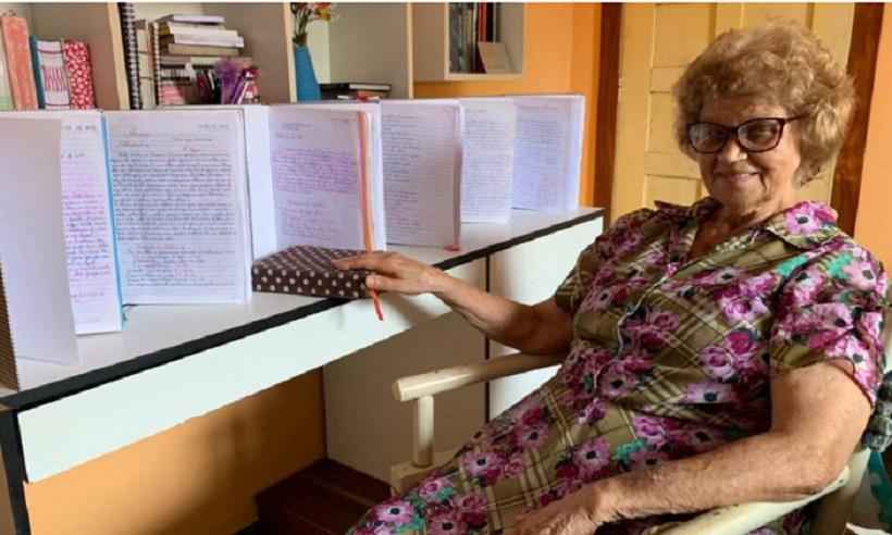 Após sete anos, idosa de 80 anos finaliza cópia da Bíblia à mão na Bahia - Arquivo pessoal