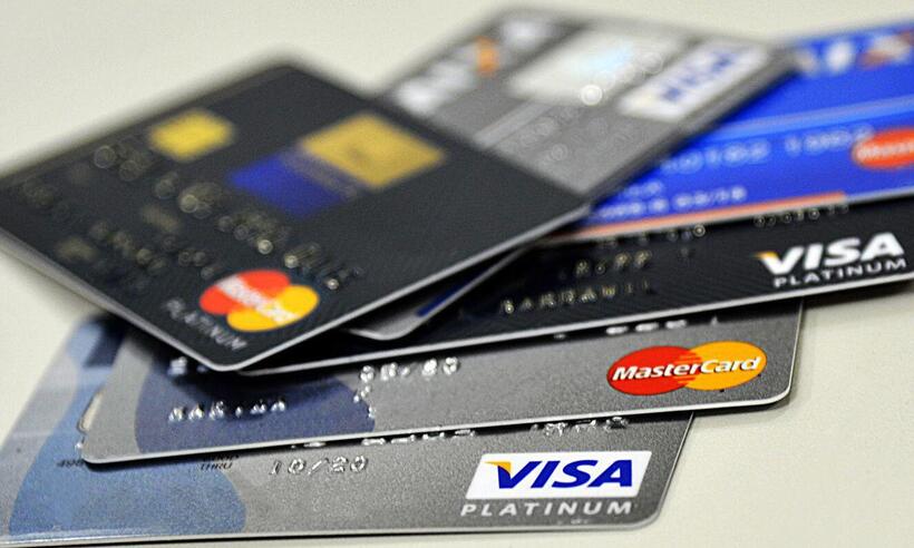 Mau uso do cartão de crédito é 'vilão' do bolso do brasileiro, diz pesquisa - Agência Brasil