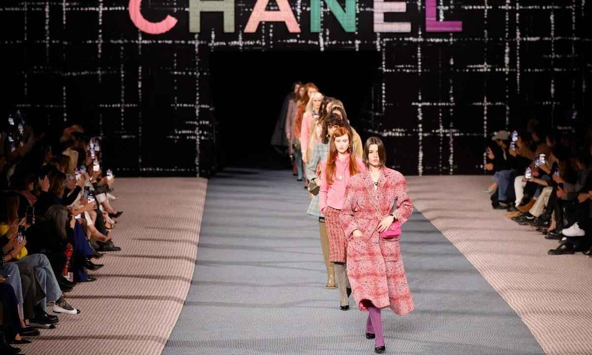 Chanel volta com o tweed no outono-inverno -  Geoffroy Van der Hasselt/AFP