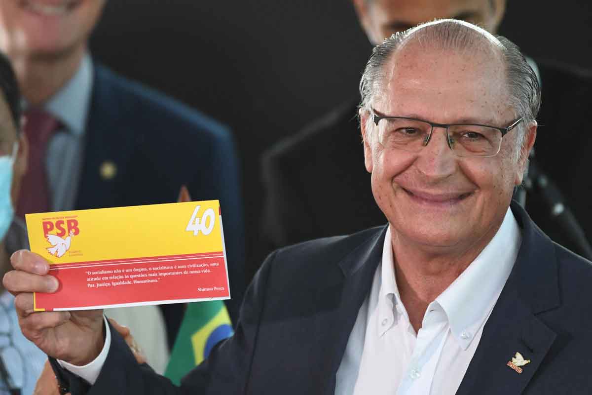 Alckmin minimiza divergências com Lula ao assinar filiação ao PSB - EVARISTO SÁ/AFP