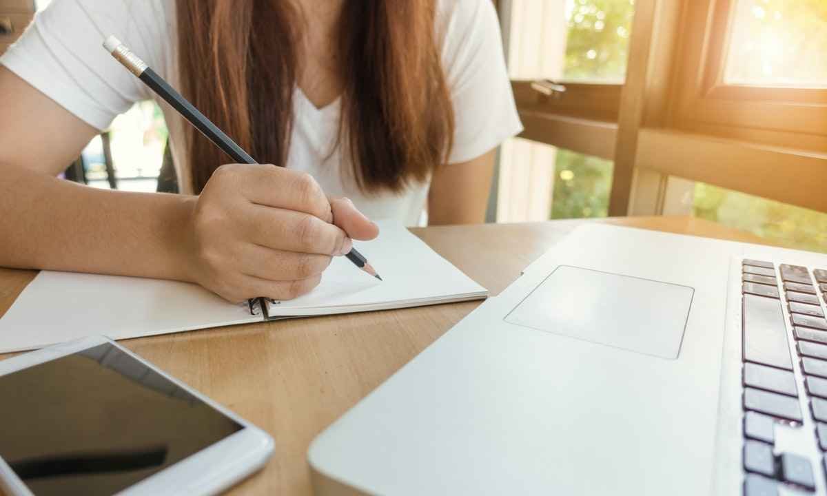 Startups oferecem cursos para qualificação de pessoas  - Foto de Tirachard Kumtanom no Pexels