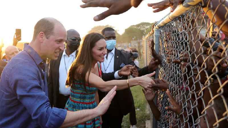 A foto que marcou gafe do príncipe William e de Kate em visita à Jamaica - Reuters