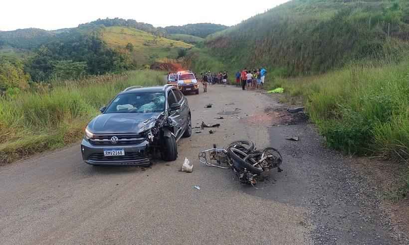 Motociclista morre em batida frontal contra um carro - PMRv