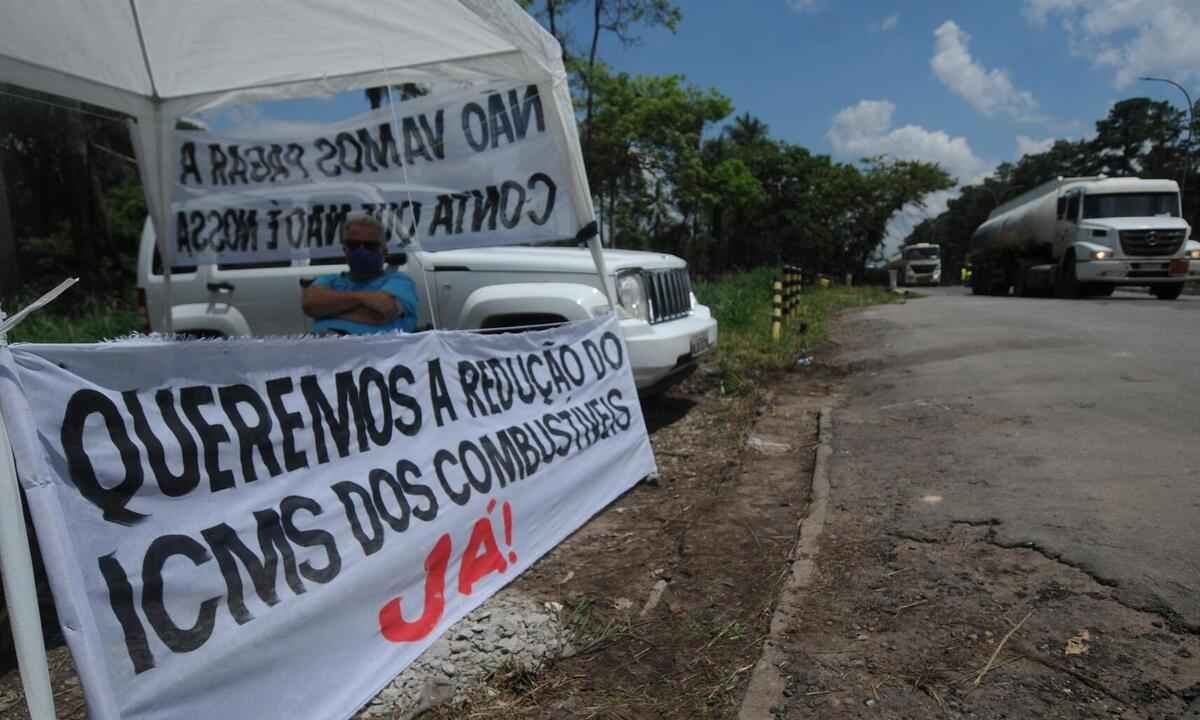 Diesel ultrapassa 70% do custo do frete e tanqueiros ameaçam greve em Minas - Leandro Couri/EM/D.A Press