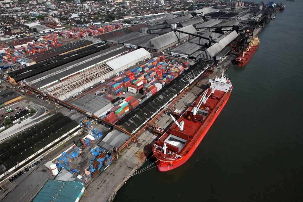 Leilão poderá representar o início da modernização dos portos públicos - Flickr