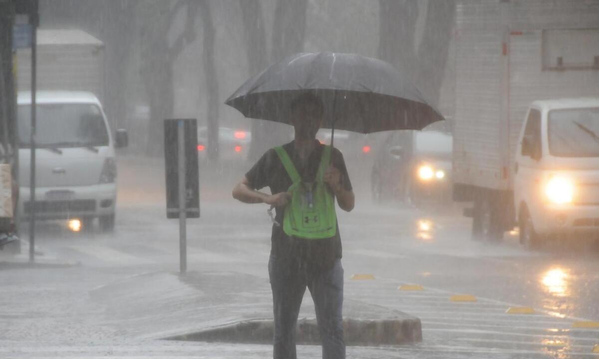 BH está sob alerta para pancadas de chuva até a manhã de quarta-feira - Juarez Rodrigues/EM/D.A Press
