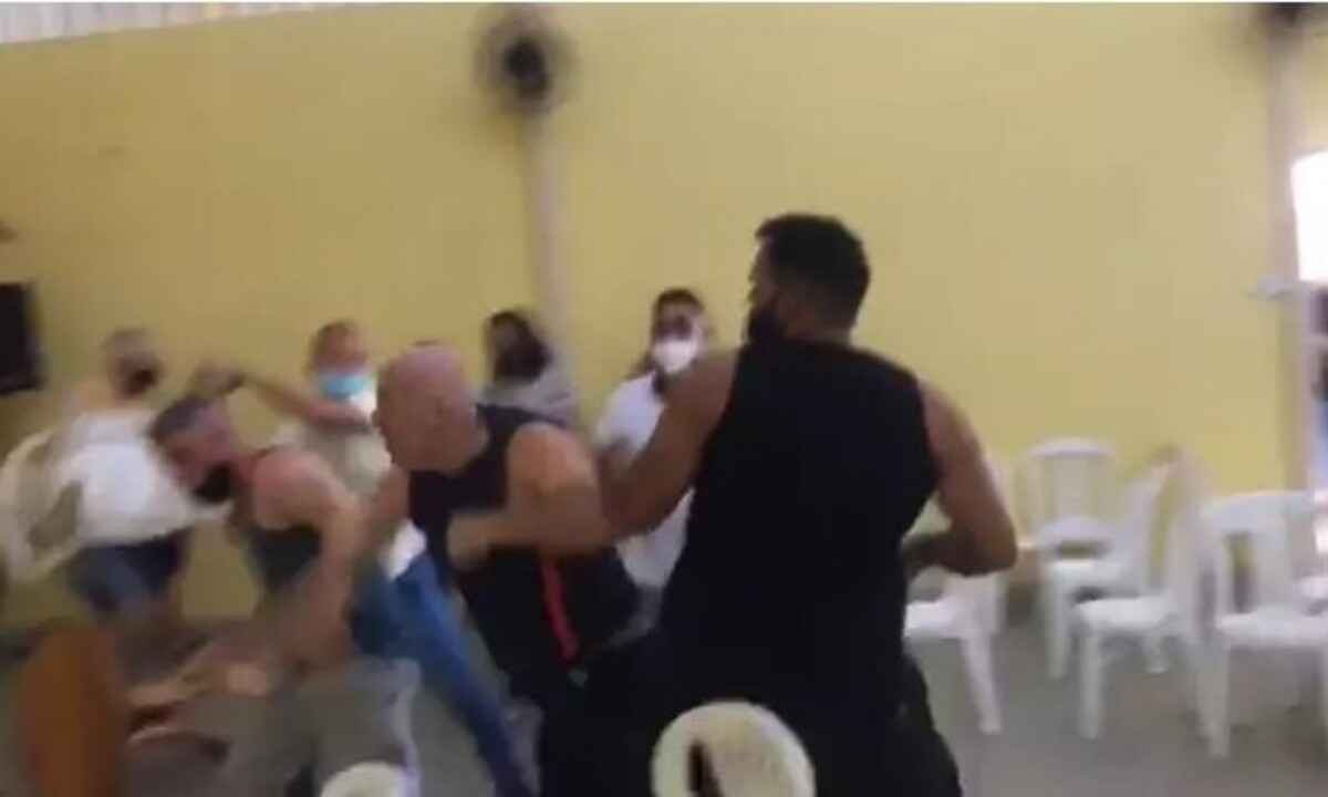 Pai e filho começaram briga em reunião de condomínio de Vespasiano -  Redes Sociais/Reprodução
