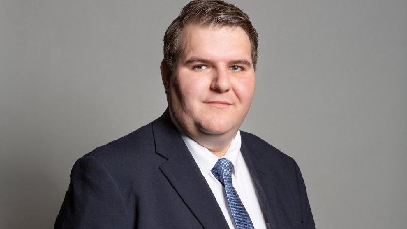 Parlamentar britânico revela ser trans e denuncia ter sofrido estupro - House of Commons