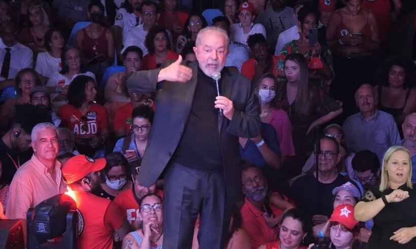 Lula sobre Bolsonaro: 'blusa e bandeira do Brasil não são desse fascista' - Reprodução Twitter PT