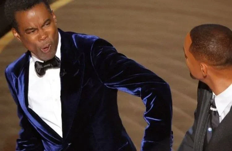Chris Rock quebra silêncio após tapa de Will Smith, Academia avalia 'ações' - Reprodução/Twitter/TheBilgram