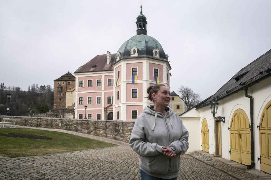 'Princesas' ucranianas em castelo tcheco sonham com volta para casa - Michal Cizek / AFP