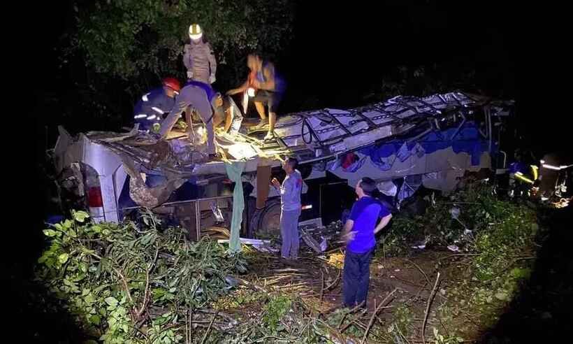 Acidente em rodovia deixa 11 mortos e 20 feridos no Paraná  - PRE/Divulgação 