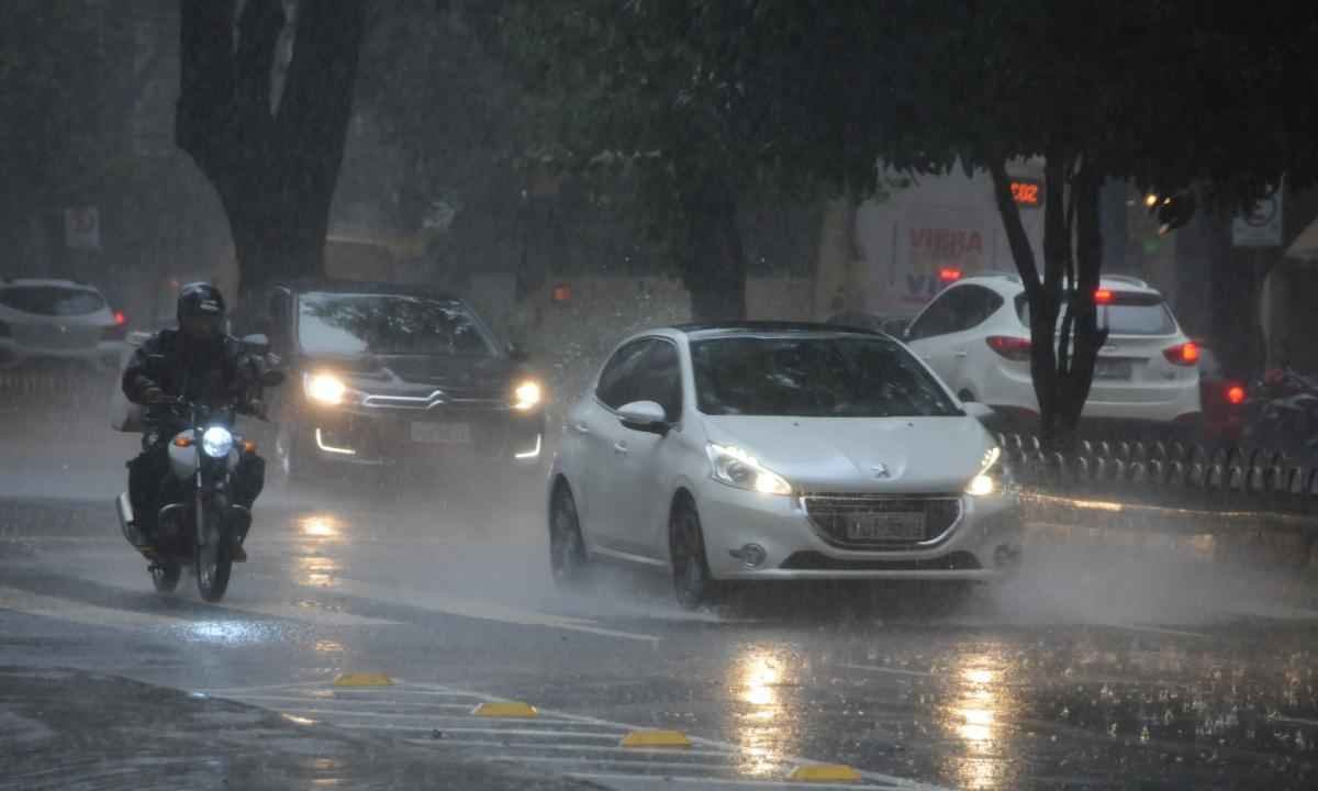 Centro-Sul de BH registra 51% do volume de chuva esperado para abril, em 5h - Juarez Rodrigues/EM/D.A Press