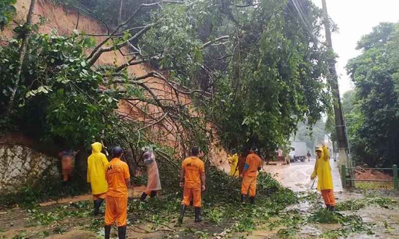 Deslizamento de terra deixa 11 pessoas desaparecidas em Angra dos Reis (RJ) - Prefeitura Municipal de Angra dos Reis/Divulgação