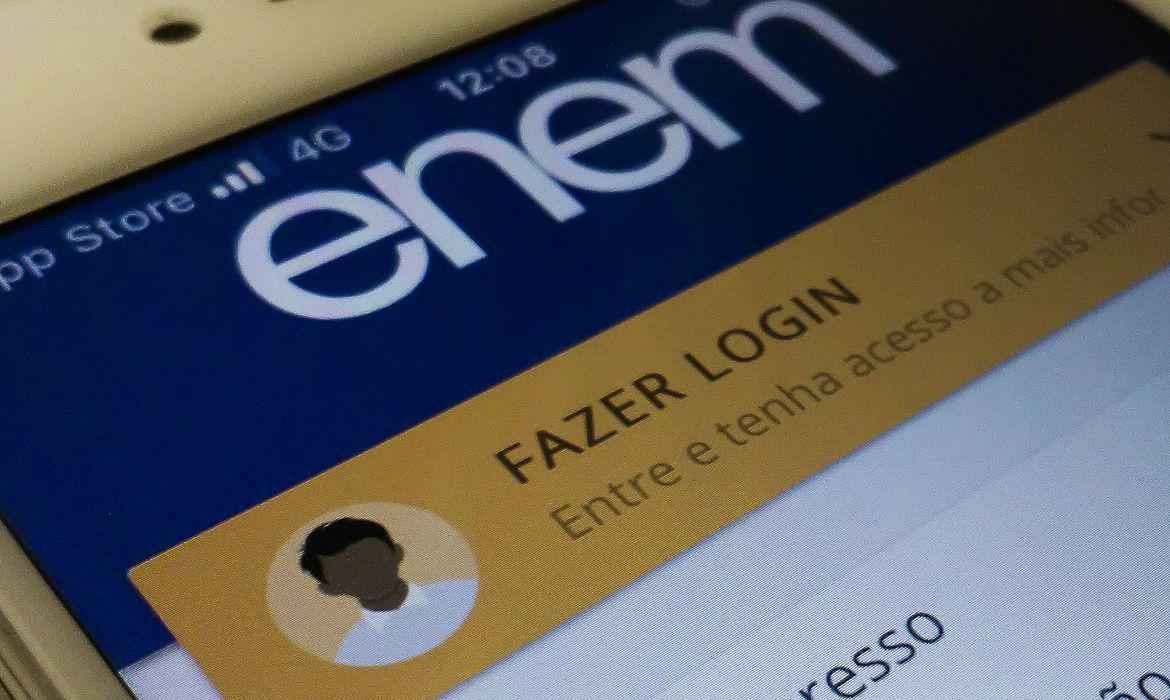 Estudantes podem solicitar isenção no Enem a partir desta segunda (4/4) - Marcello Casal Jr/Agência Brasil