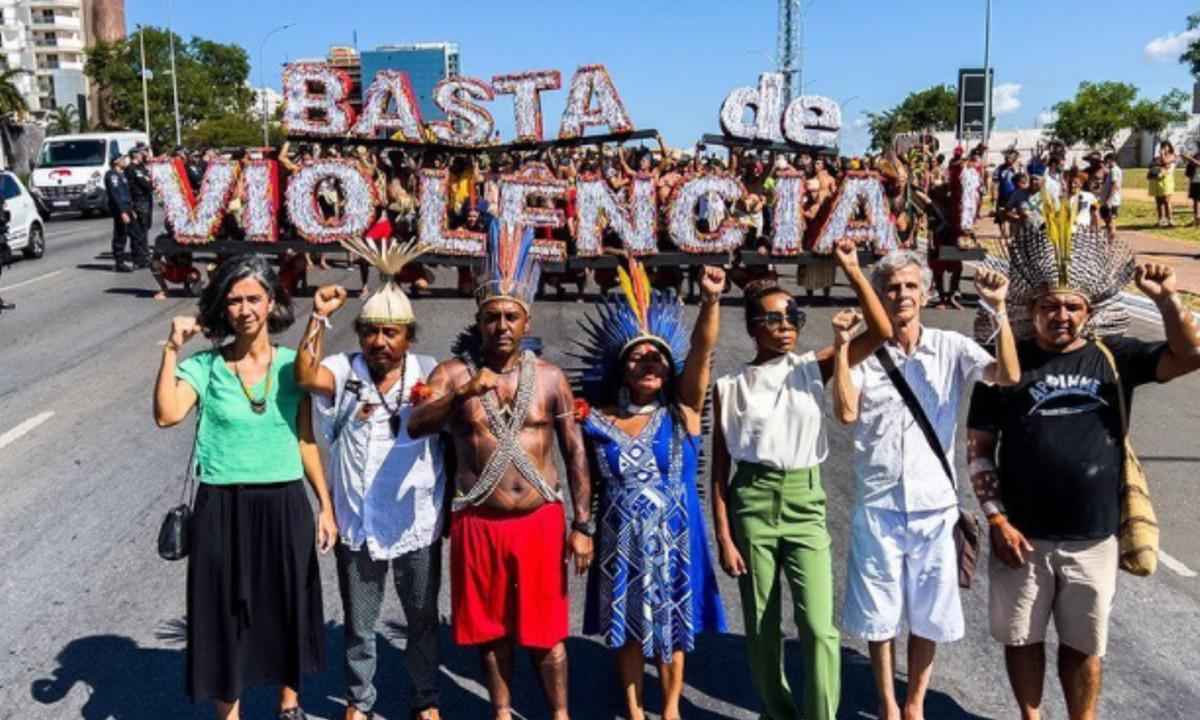 Movimento indígena entrega petição 'Basta de violência' ao MJ - @kamikiakisedje para @apiboficial