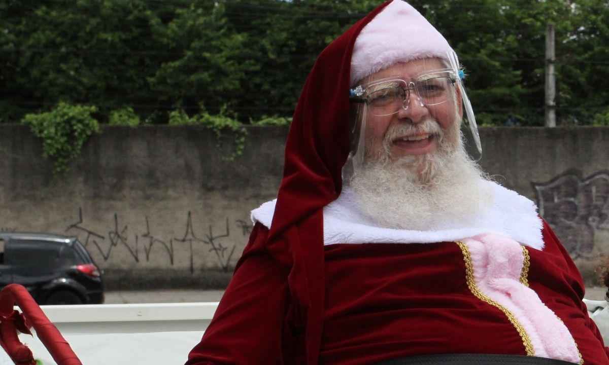 Papai Noel de BH diz ter sido 'esquecido' pela Buser em Guarapari  - Edésio Ferreira/EM/D.A Press