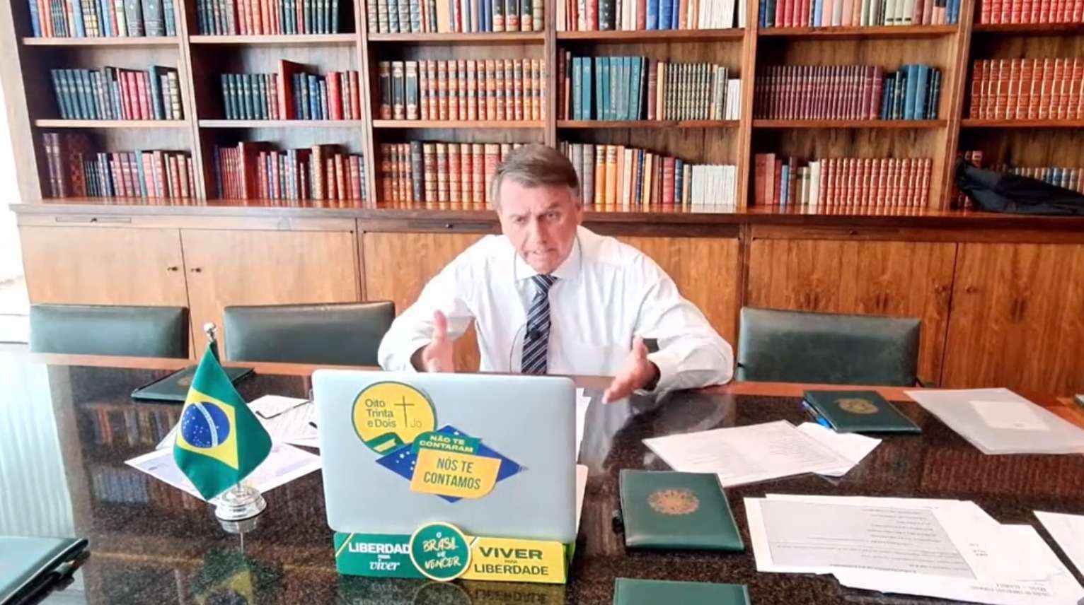 Bolsonaro cobra Moraes por declarações 'antidemocráticas' de Lula - Reprodução/Facebook