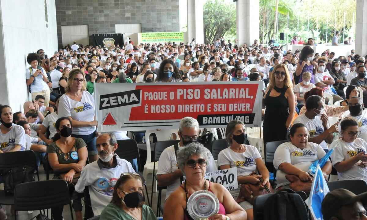 Professores da rede estadual suspendem greve que já durava mais de um mês - Gladyston Rodrigues/EM/D.A Press- 12/04/2022