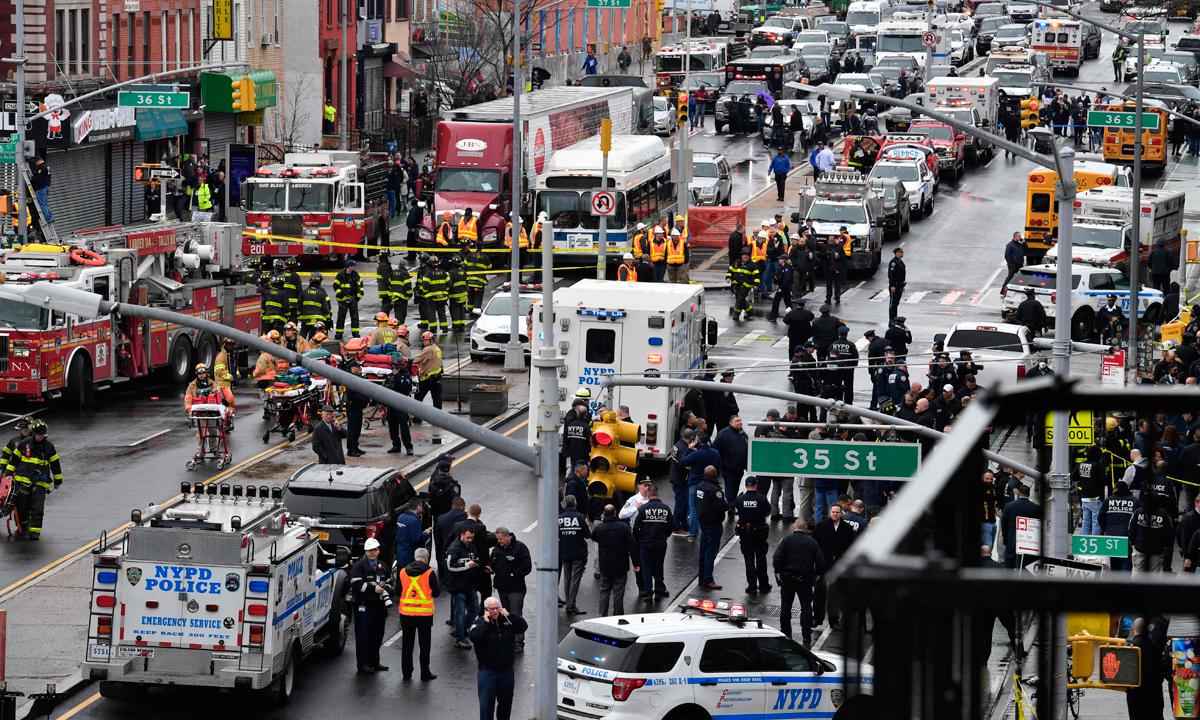 Ataque no metrô de Nova York deixa feridos - Angela Weiss/AFP
