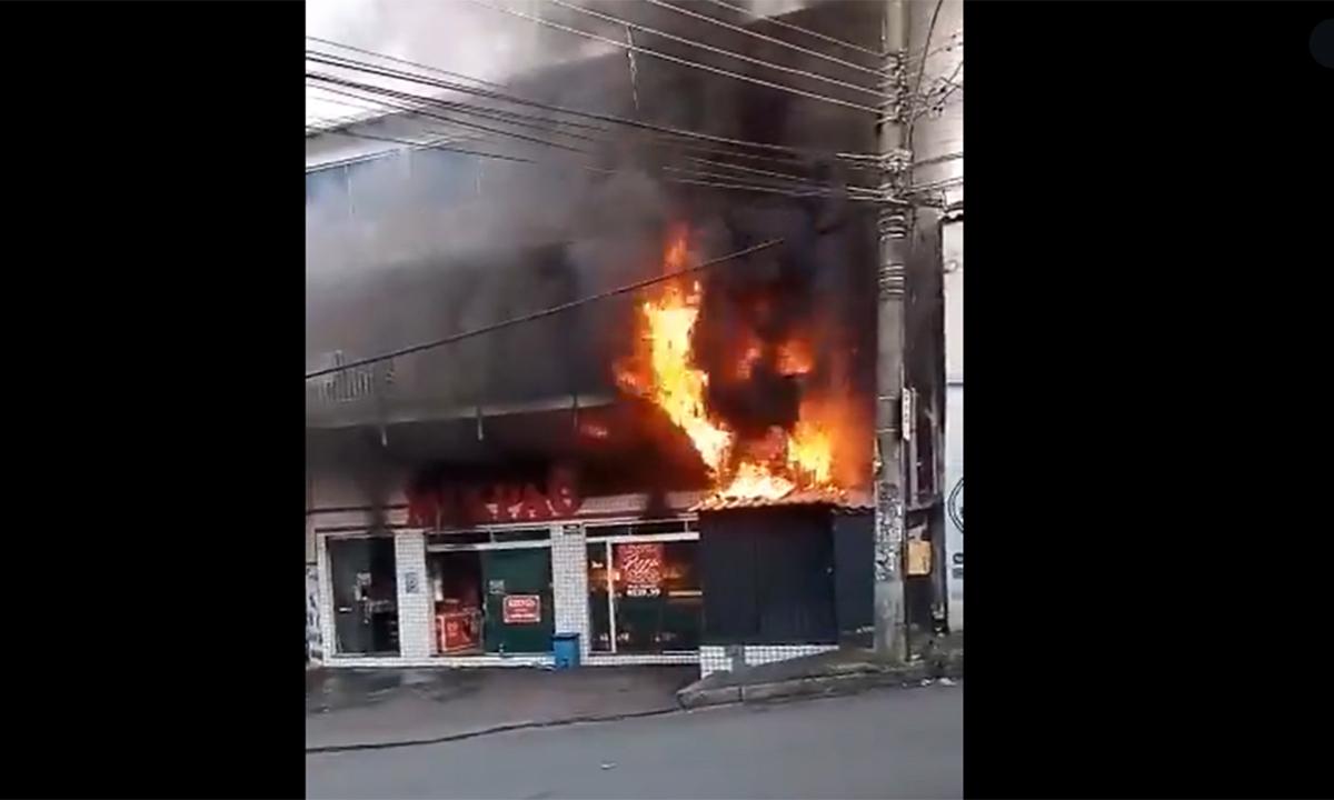 Padaria pega fogo no Bairro Nazaré, em Belo Horizonte - Reprodução/ redes sociais 