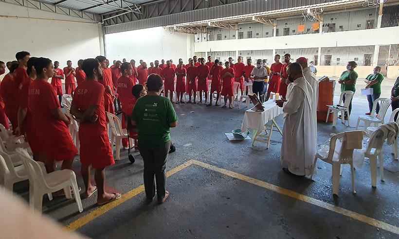 Bispo Dom Nivaldo celebra missa de Lava-pés no Ceresp de Betim - Sejusp