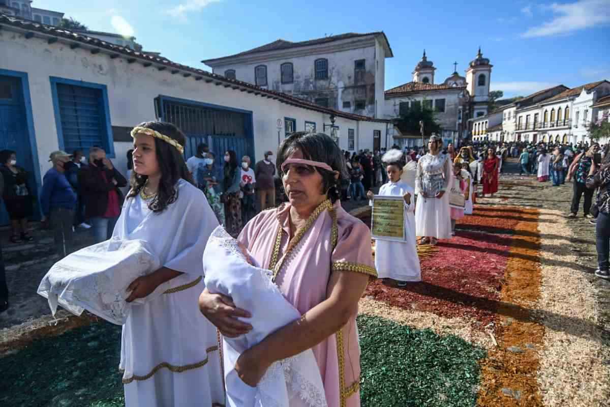 Procissão da ressurreição de Jesus Cristo reúne fiéis em Ouro Preto - Leandro Couri/EM/D.A Press