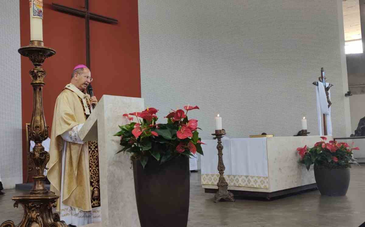 Após 2 anos suspensa, missa de Páscoa recebe fiéis na Catedral Cristo Rei - Jair Amaral/EM/D.A Press