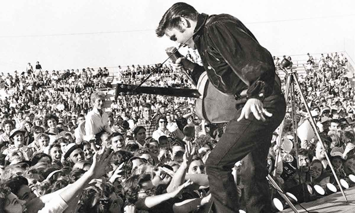 O astro Elvis Presley volta a chamar a atenção do mundo - AFP