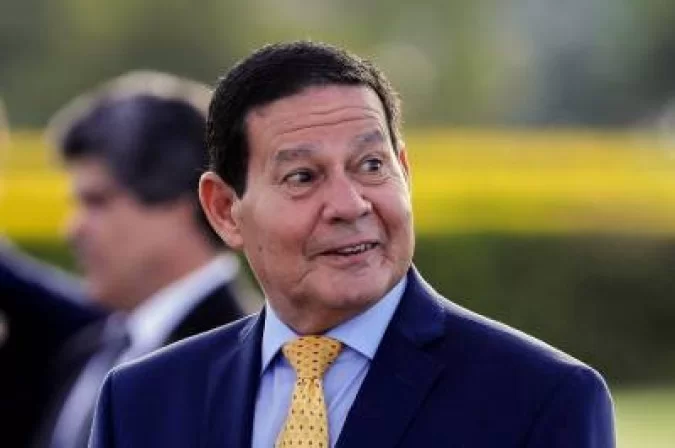 Mourão ri de possível investigação sobre ditadura: 'Vai trazer do túmulo?' - Sergio Lima/AFP