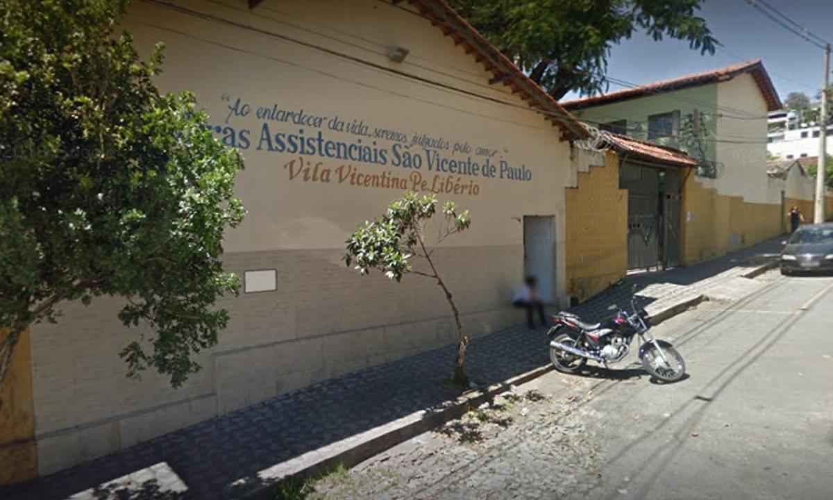 Asilo é interditado por falta de higiene e uso de remédios vencidos - Google Street View/Reprodução