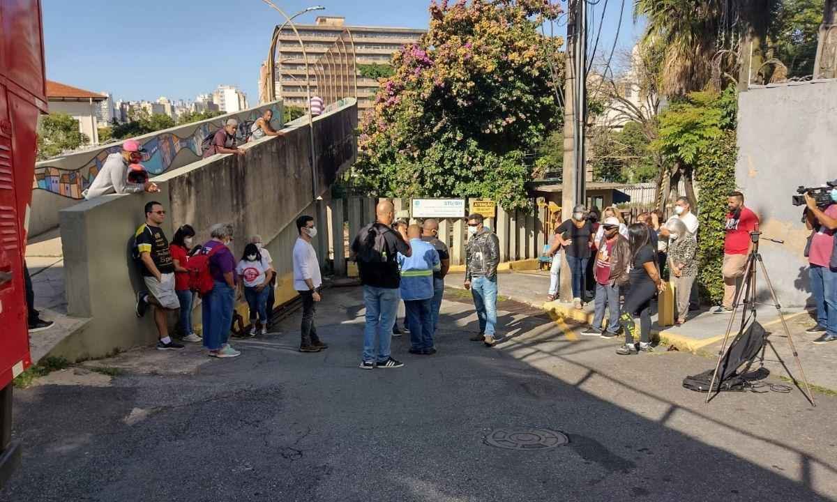 Em greve há 30 dias, metroviários de BH protestam em frente à CBTU - Edésio Ferreira/D.A Press/E.M 