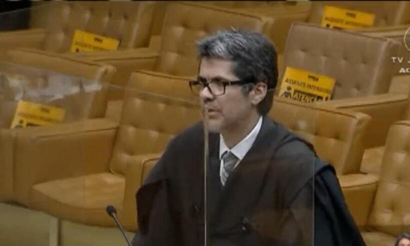 Advogado de Silveira diz que recusou teste de COVID porque 'feriu narina' - Tv Justiça/Reprodução