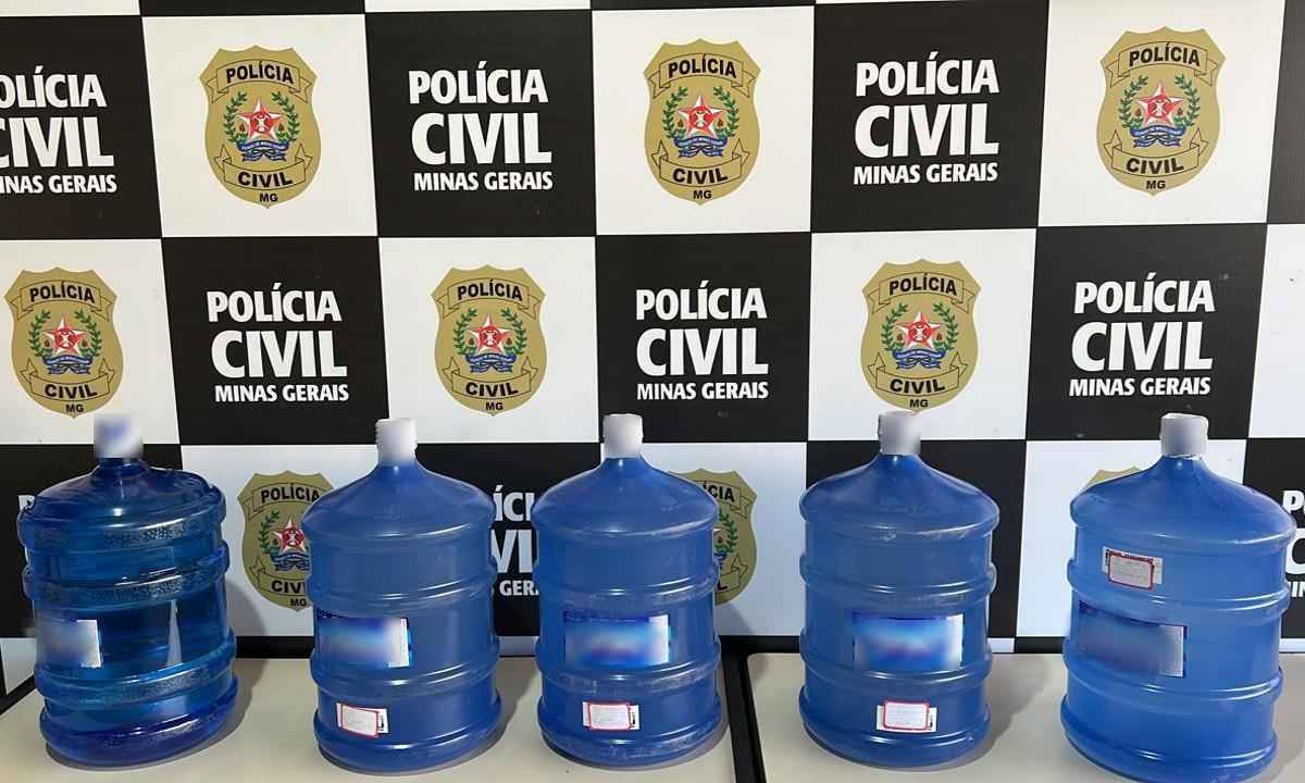 Polícia prende suspeito de vender água de torneira como mineral, em JF - Polícia Civil/Divulgação