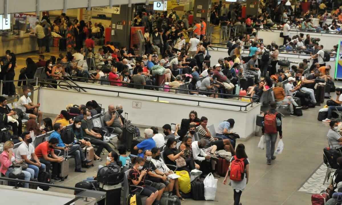 Quarta-feira abre feriadão com movimento intenso na rodoviária de BH - Marcos Vieira/EM/ D.A. Press