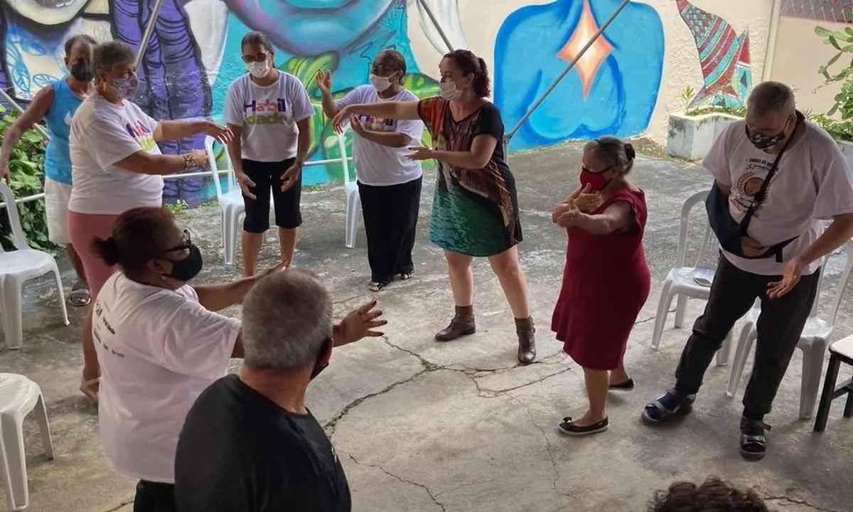 De arte à internet: projeto oferece cursos gratuitos a idosos de Contagem - Move Cultura/Divulgação