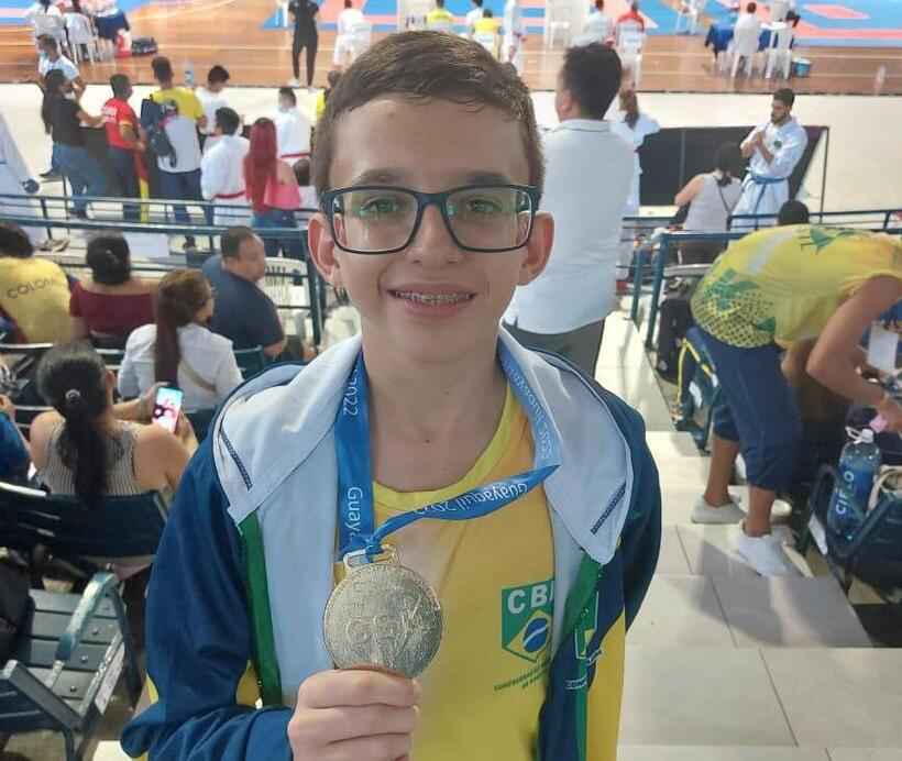 Aos 13 anos, atleta do Sul de MG conquista ouro no Sul-Americano de Karatê - Divulgação/Arquivo Pessoal